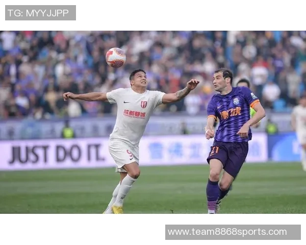 巴西街头偶遇前国脚艾克森身材依旧出众引发网友热议